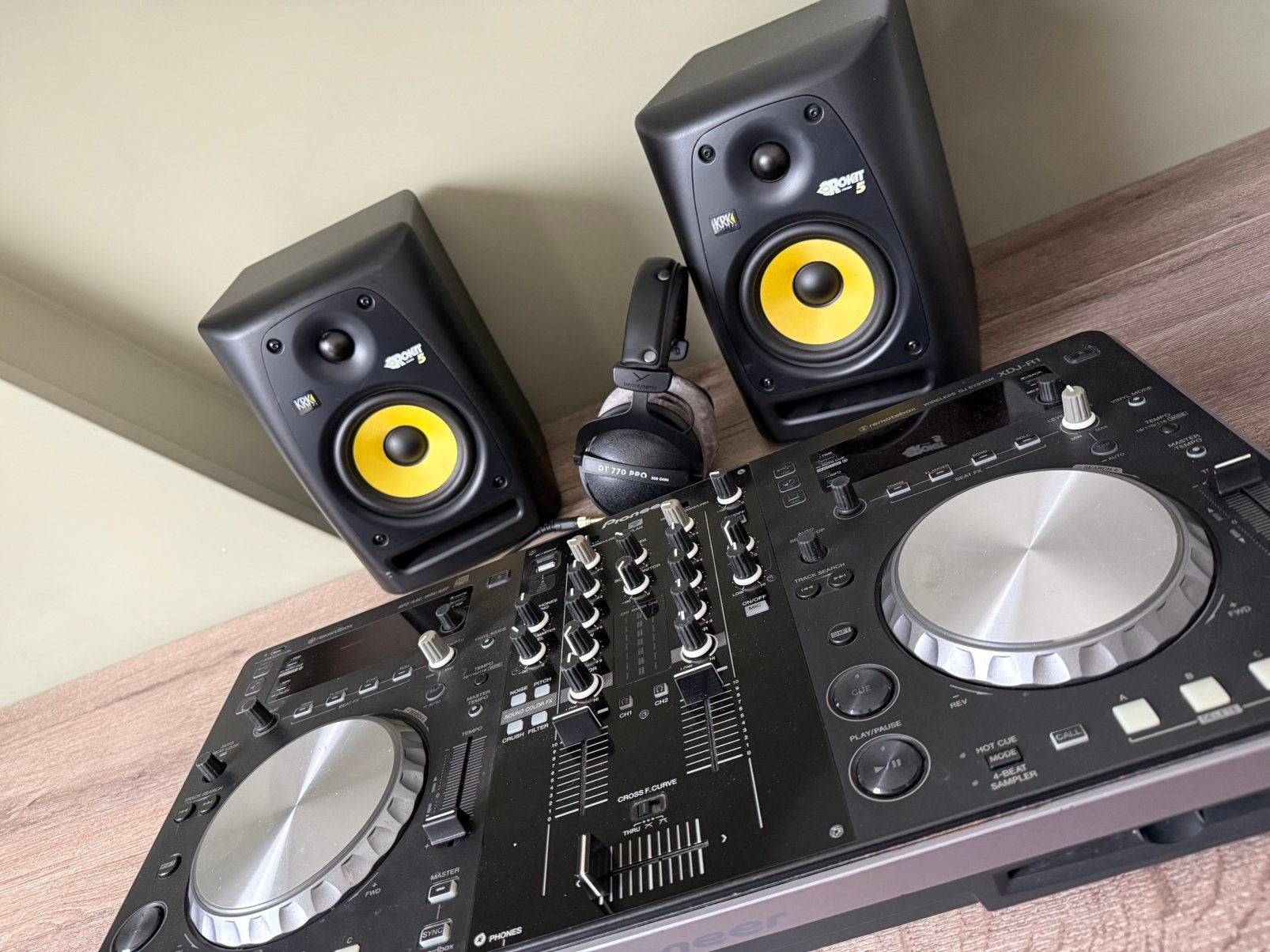 Pioneer XDJ-R1 DJ set + 2x KRK ROKIT 5 + DT770, Ophalen, Gebruikt, Dj-set, Pioneer