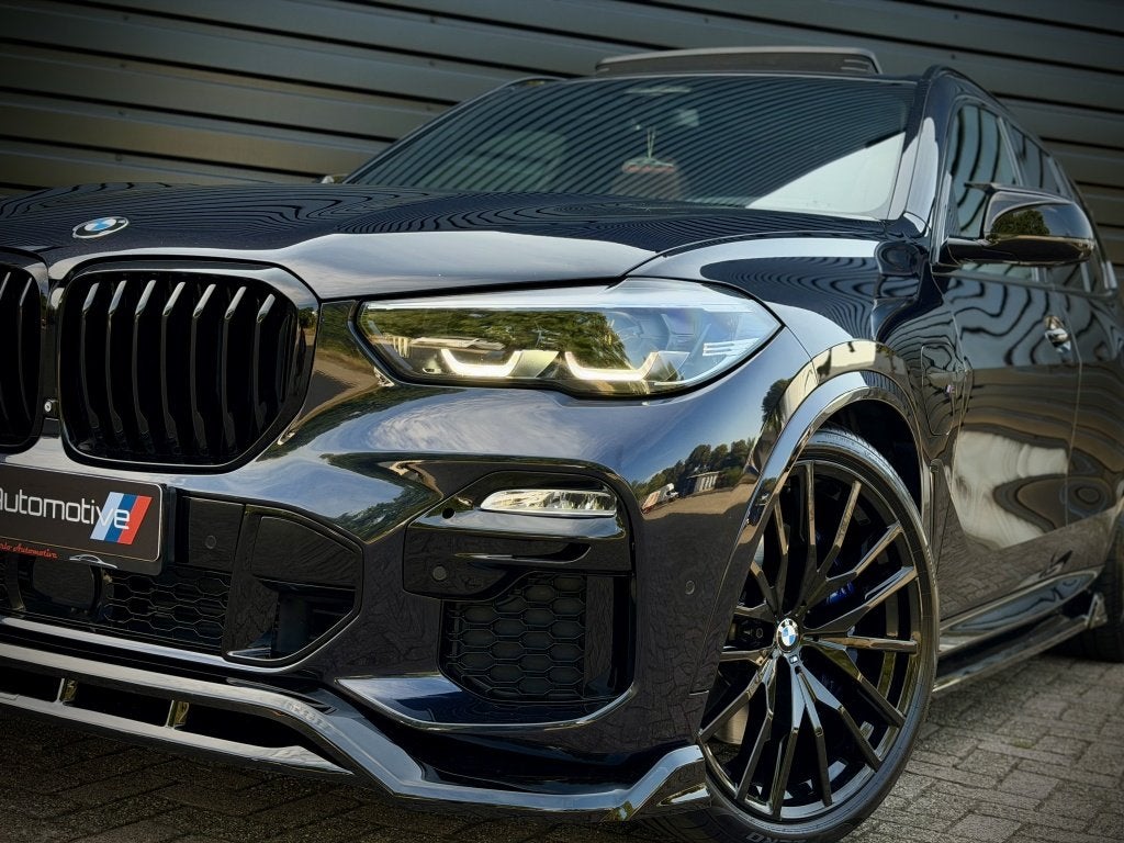 BMW X5 xDrive45e M-PERF. B&W|PANO SKY|HUD|MASSAGE|360|4WLST, Gebruikt, 394 pk, Zwart, Hybride Elektrisch/Benzine