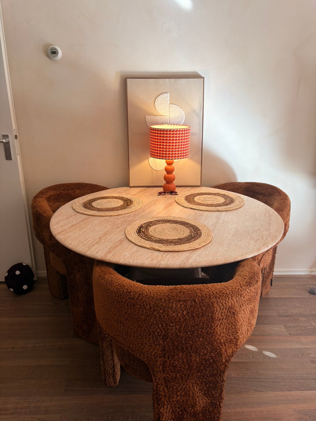 Sklum eettafel + 3 Zitmaxx Belle stoelen