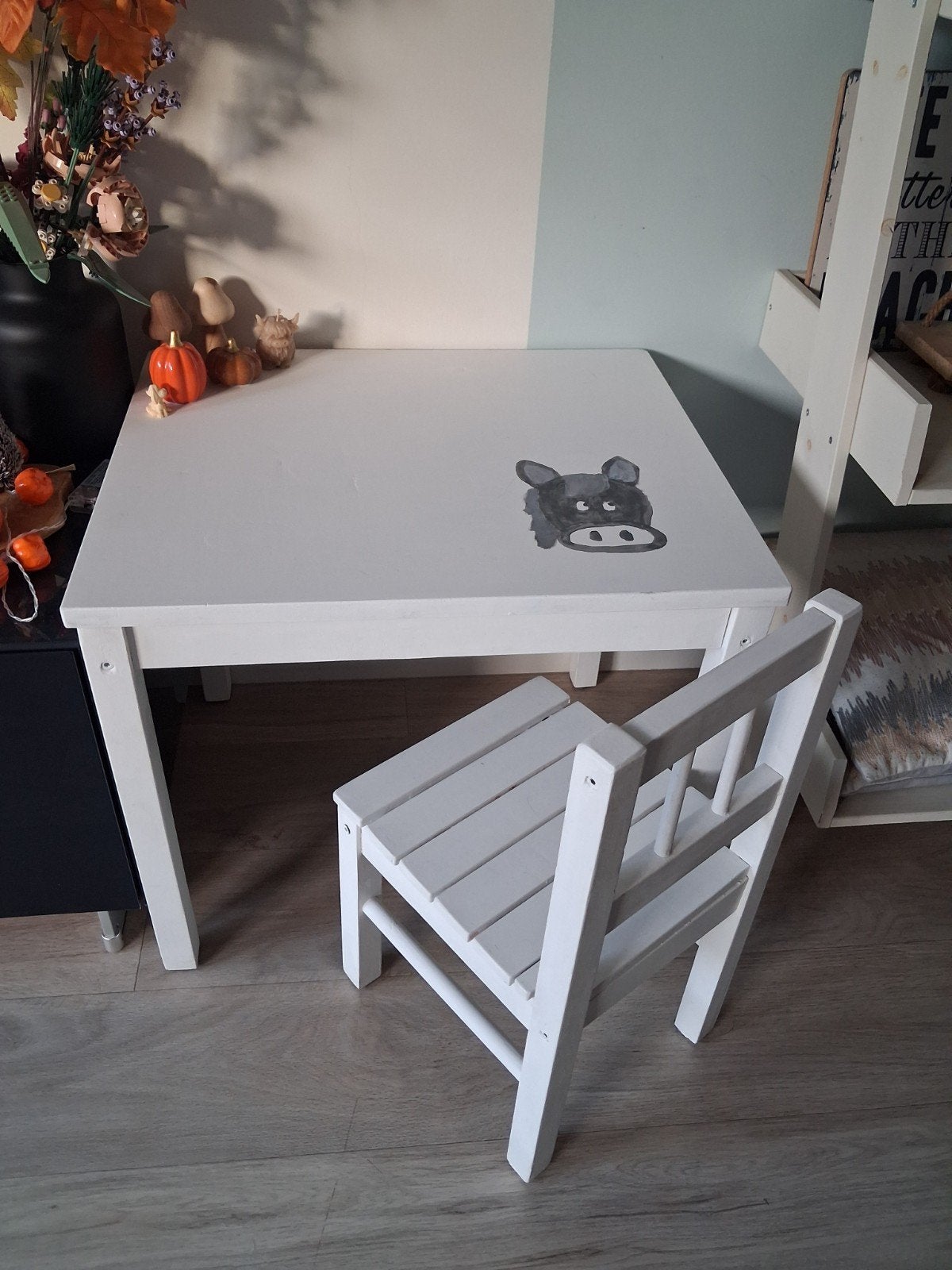 Kinderbureau met stoel - wit met koeienprint, Ophalen, Zo goed als nieuw, Tafel(s) en Stoel(en)