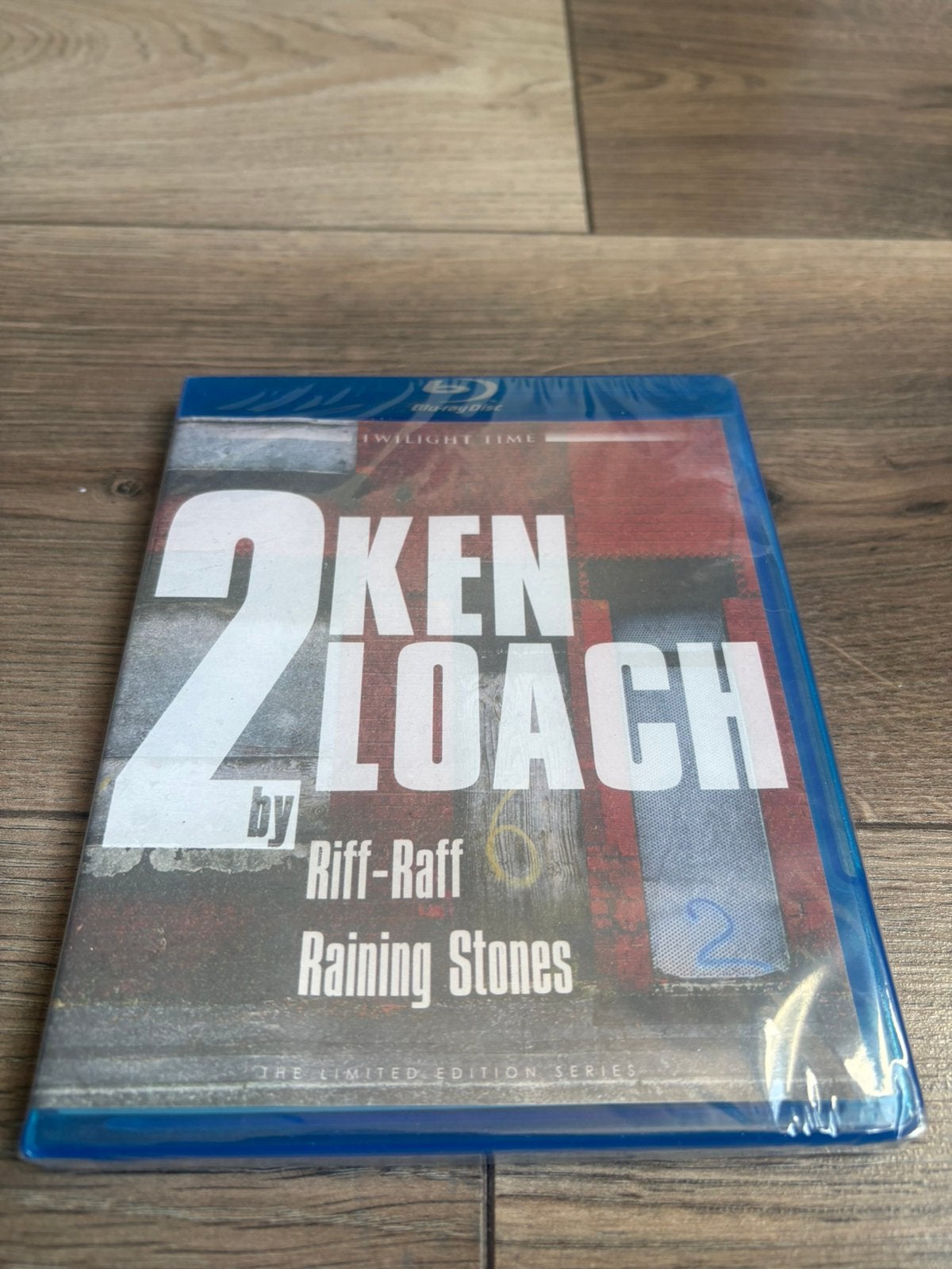 2 by Ken Loach blu ray *Nieuw in plastic* Twilight Time, Ophalen of Verzenden, Zo goed als nieuw