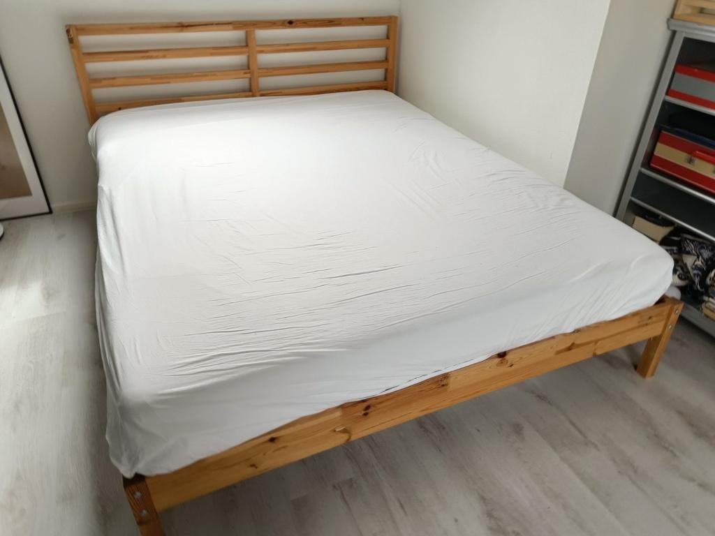 Ikea Tarva bedframe 160x200 met lattenbodems en matras, Ophalen, Gebruikt, Bruin, Tweepersoons