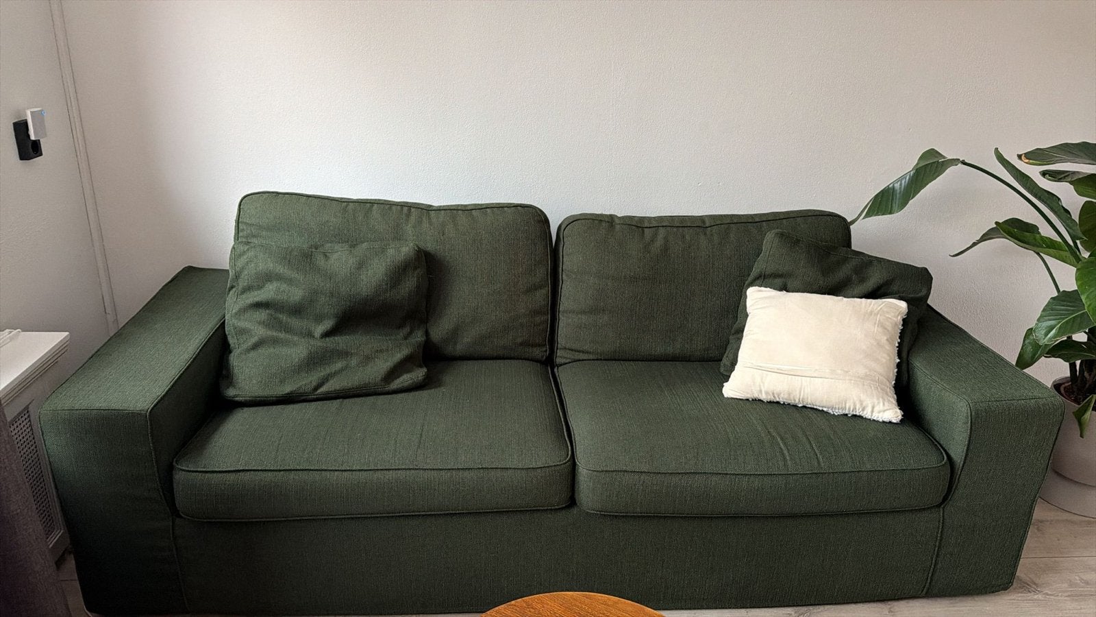 Gratis Comfortabele groene twee(drie)persoonsbank, Huis en Inrichting, Banken | Bankstellen, Ophalen, 250 tot 300 cm, Gebruikt