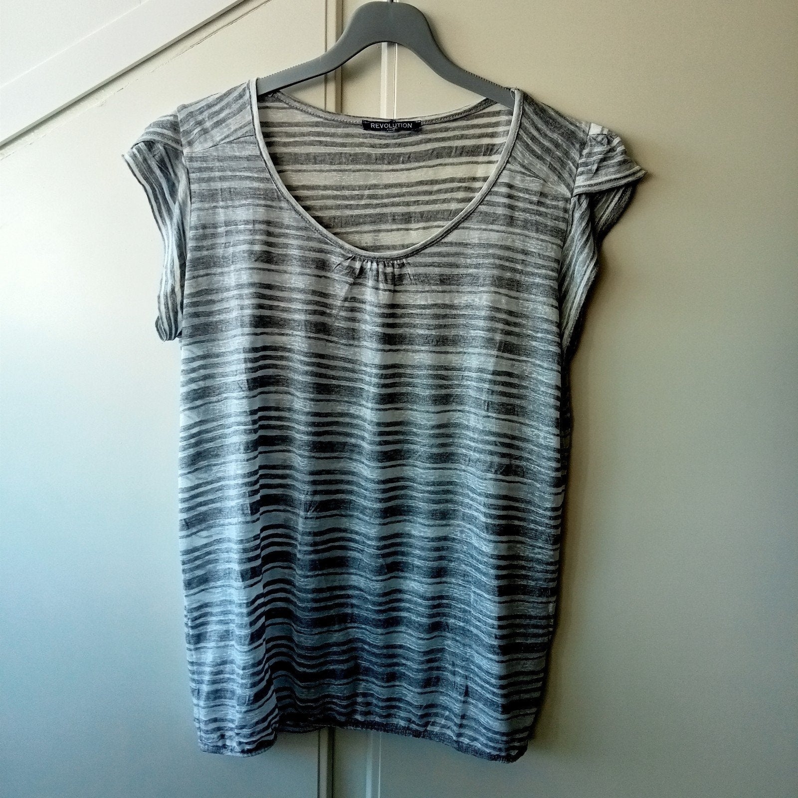 Revolution gestreept T-shirt maat M, Maat 38/40 (M), Revolution, Ophalen of Verzenden, Korte mouw
