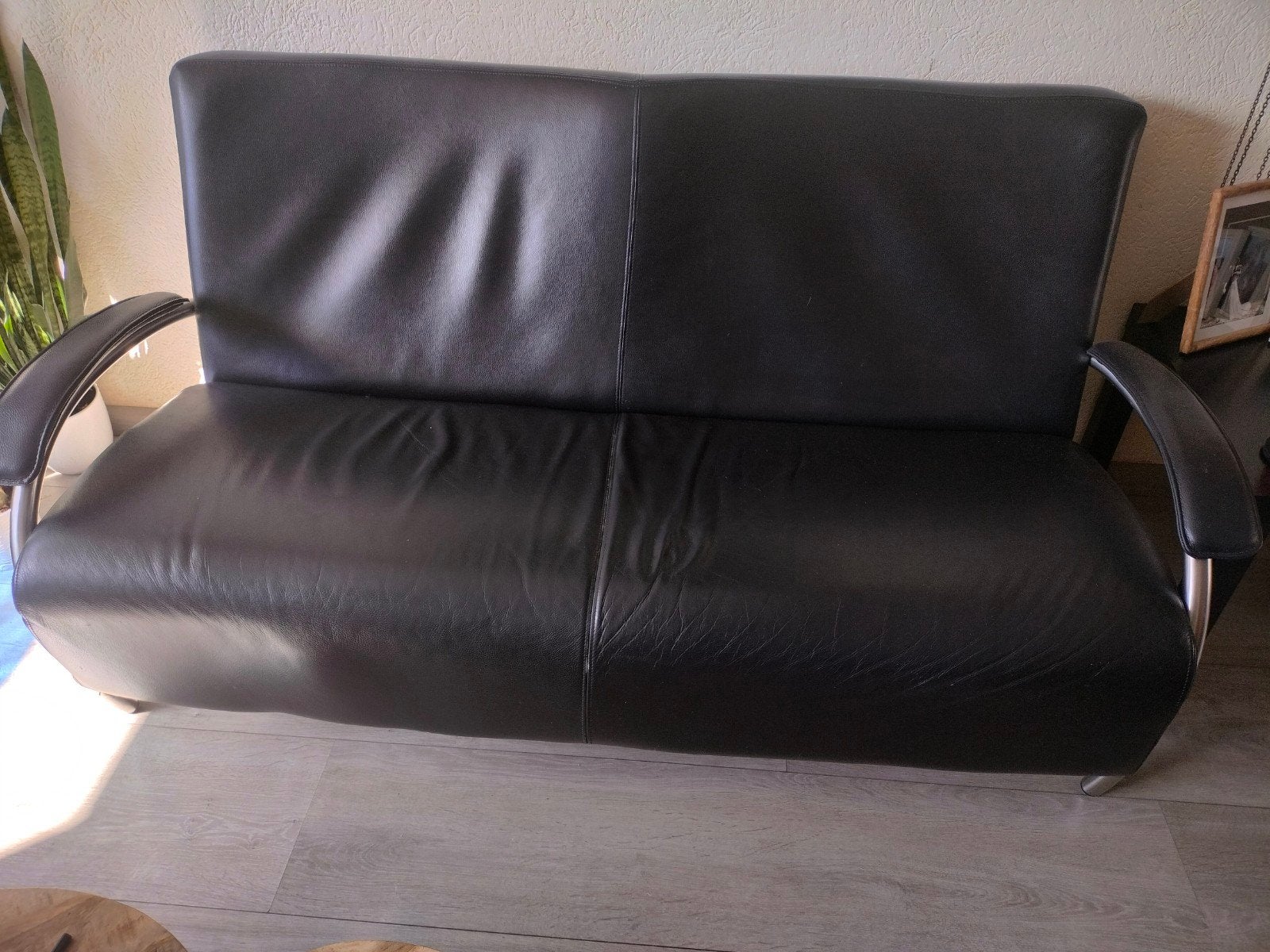 Zwarte leren tweezitsbank met metalen armleuningen, Gebruikt, 150 tot 200 cm, Tweepersoons, 75 tot 100 cm