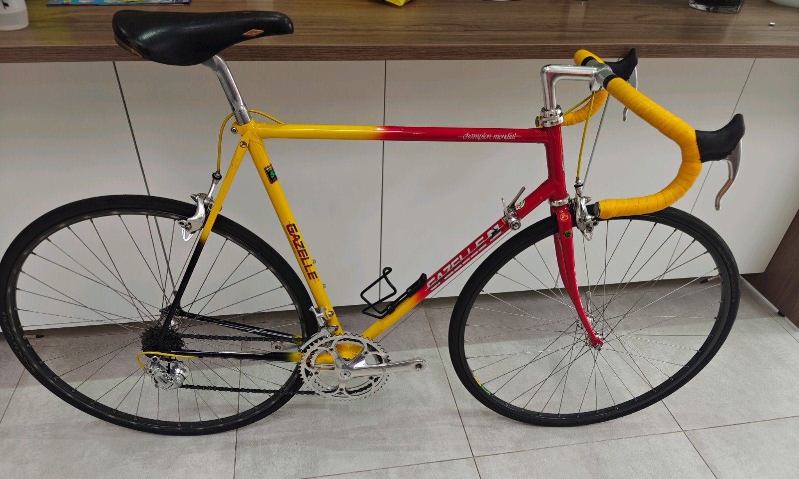 Prachtige gazelle champion mondial koersfiets met campagnolo, Fietsen en Brommers, Ophalen, 57 tot 61 cm, Gazelle, 10 tot 15 versnellingen