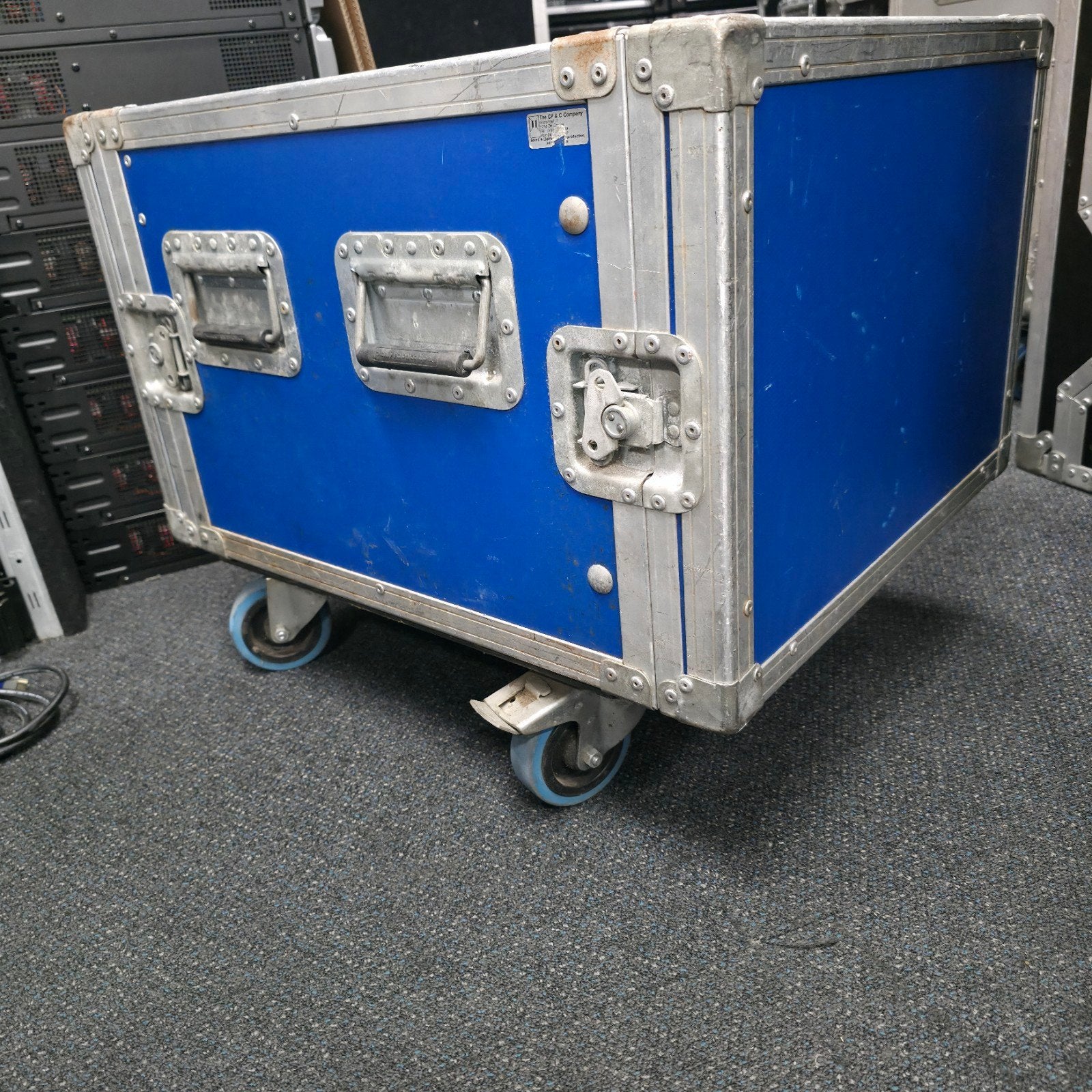 FLIGHTCASE op wielen  19 inch   8HE, Ophalen of Verzenden, Gebruikt, Overige instrumenten, Flightcase