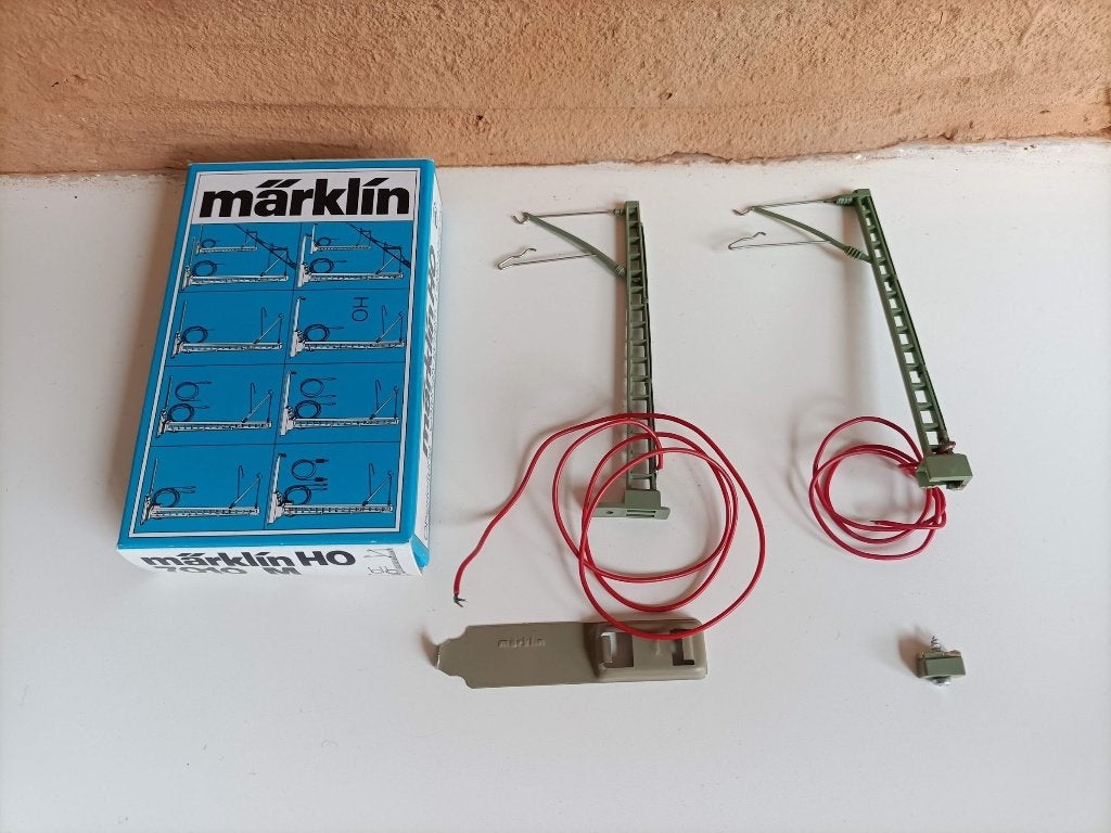 Märklin 7010 M 2 Aansluitmasten bovenleiding, Wisselstroom, Gebruikt, Overige typen, Ophalen of Verzenden