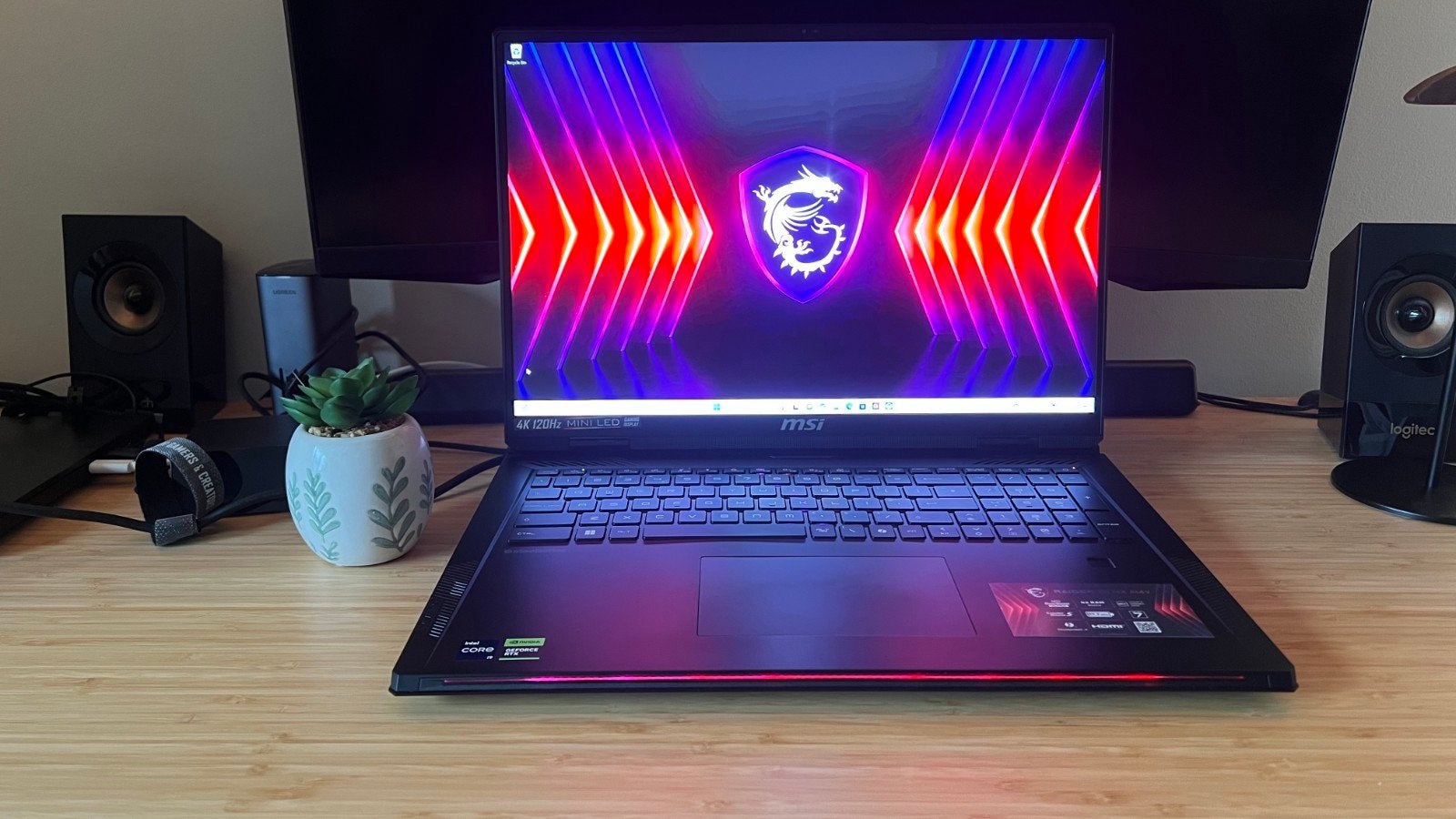 MSI Raider 18 RTX 5090, 285HX, 64gb Ram, 4TB, Gaming Laptop