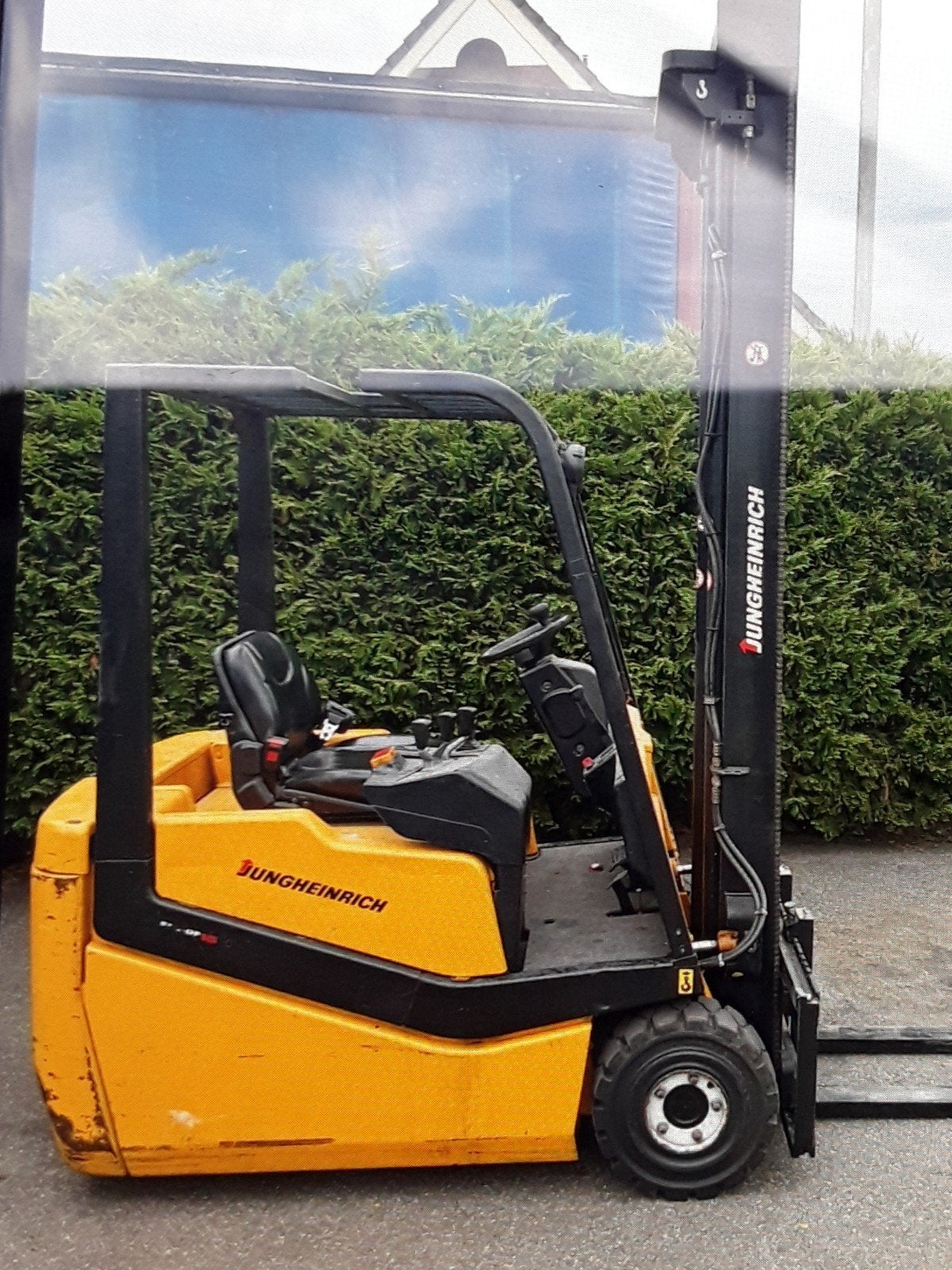 lift,werktafel of heftruck die 4,5 meter hoog gaat met 1500k, Ophalen