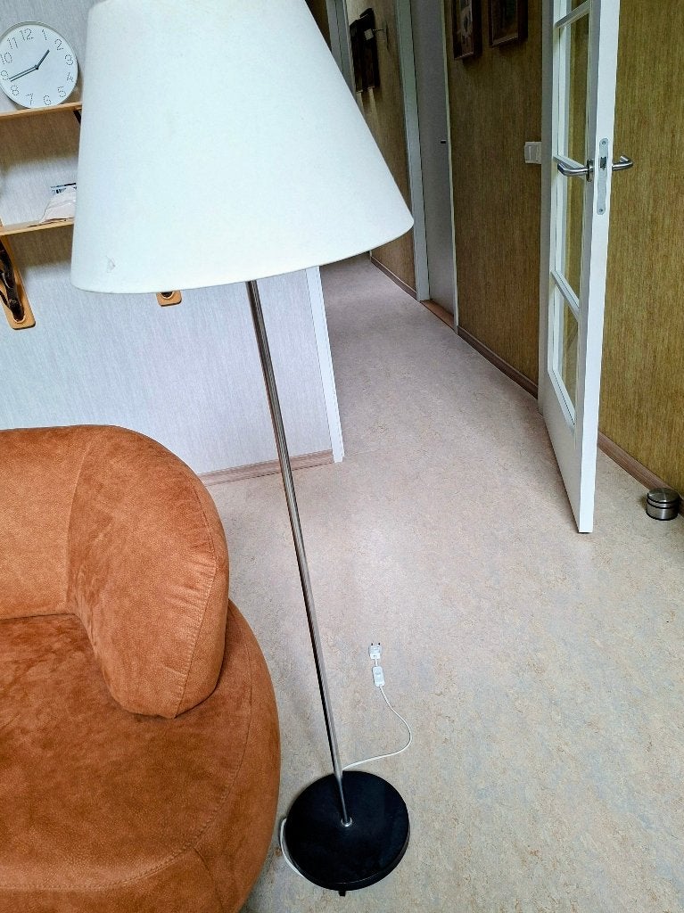 staande lamp  met klassieke stenen voet, Ophalen, Klassiek, E14 (klein), Zo goed als nieuw