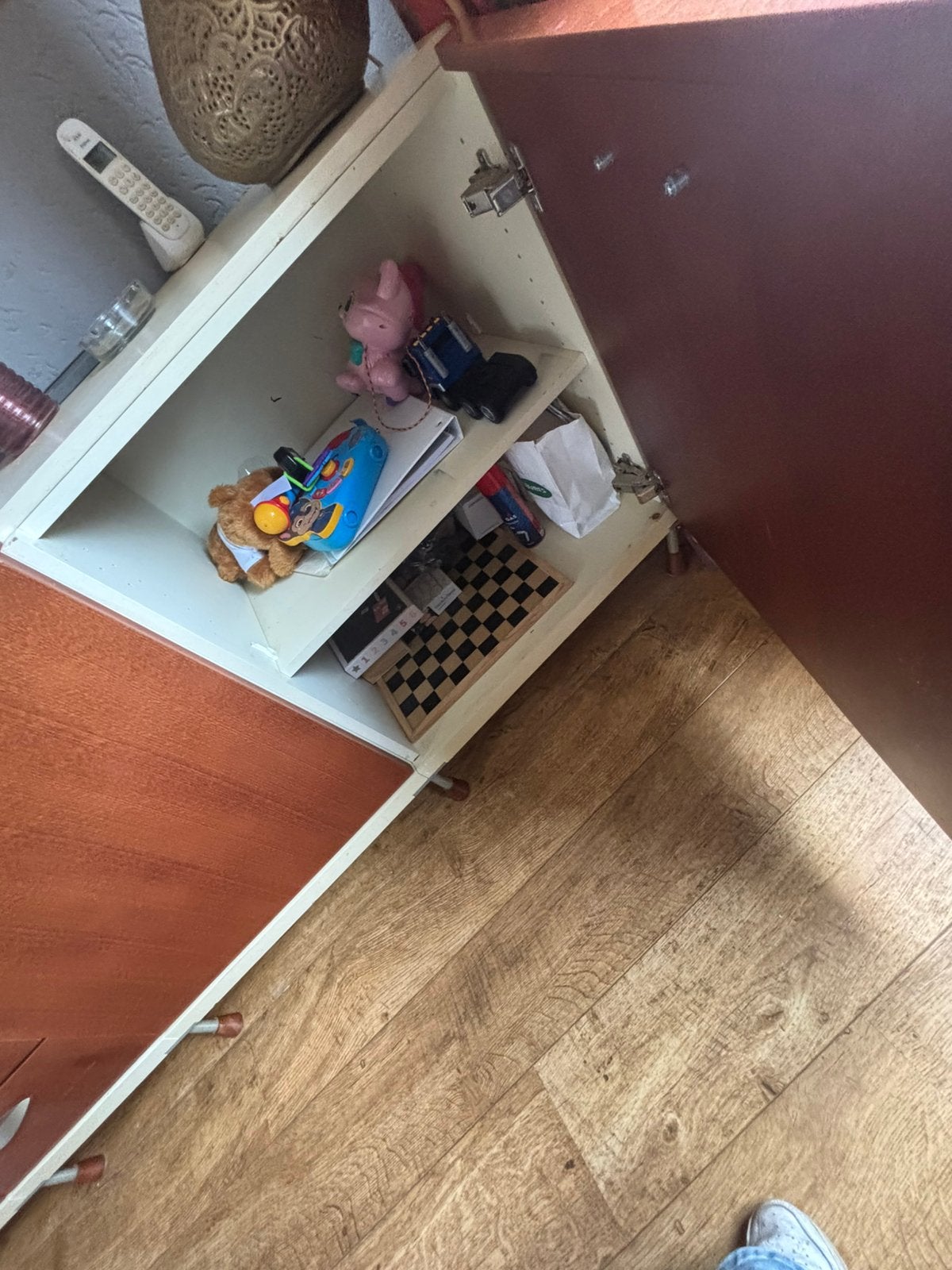 Groot houten dressoir. 3 deuren 4 lades. Cognag bruin, Ophalen, Gebruikt