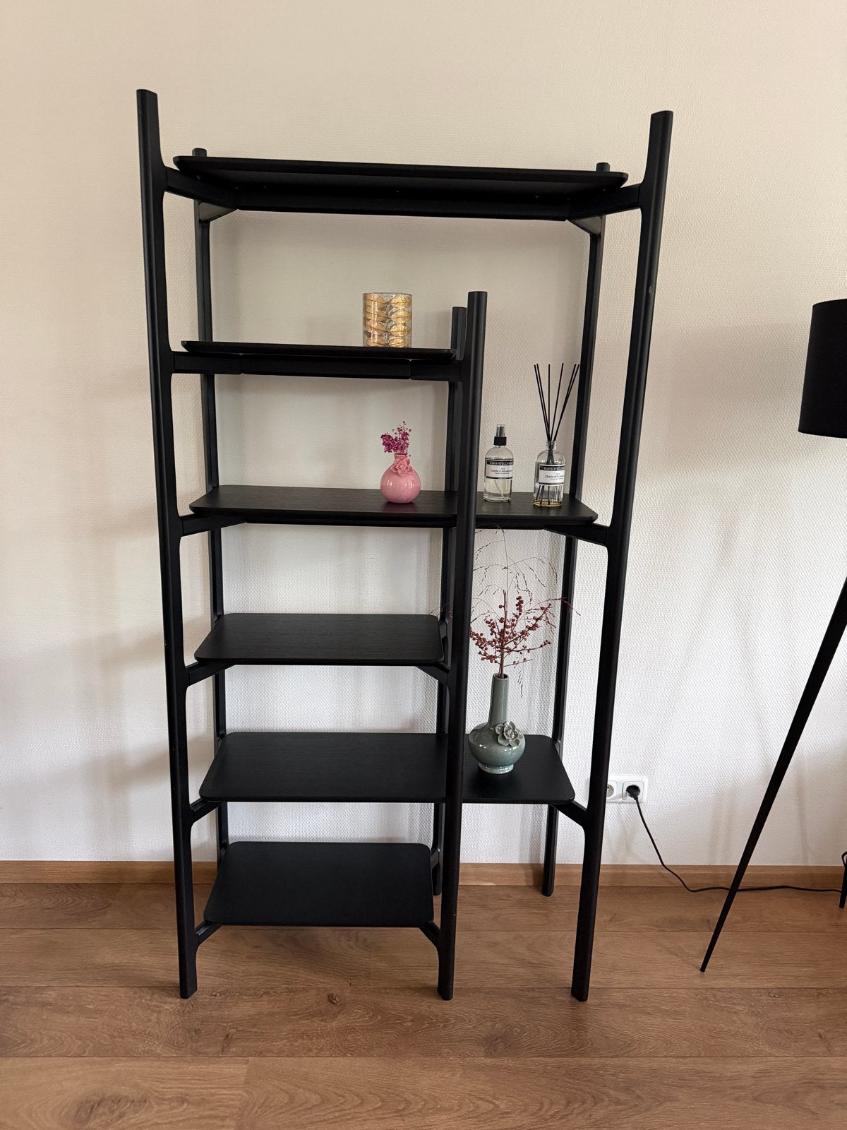Zwart houten boekenkast/wandrek - 180x90 cm, Ophalen, Met plank(en), 50 tot 100 cm, Zo goed als nieuw