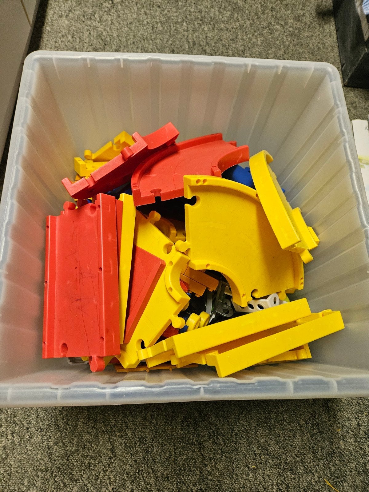 Bak met racebaan, duplo en meccano, Ophalen of Verzenden, Zo goed als nieuw