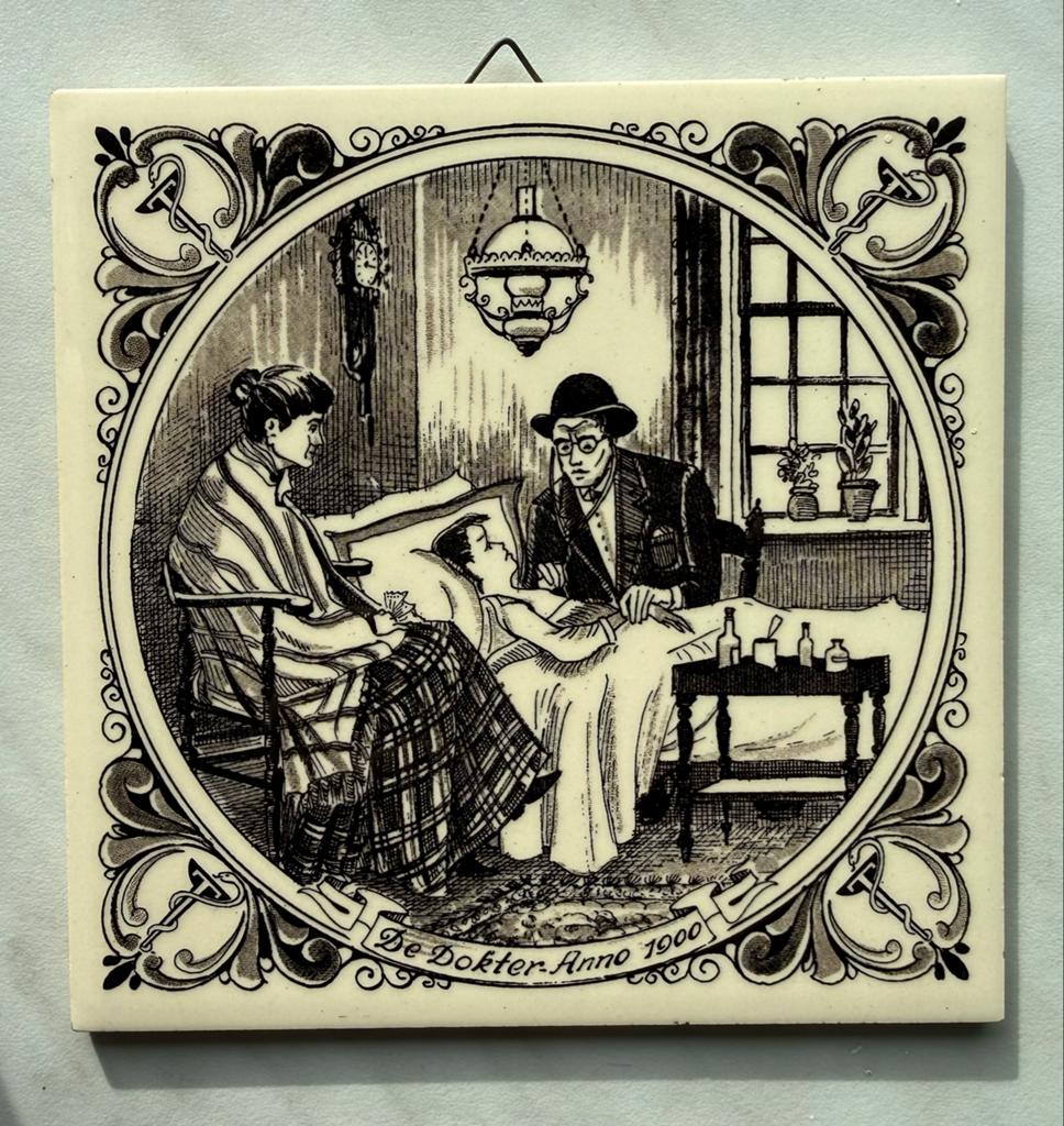 Decoratieve tegel 'De Dokter Anno 1900' - Nostalgisch, Antiek en Kunst, Ophalen of Verzenden