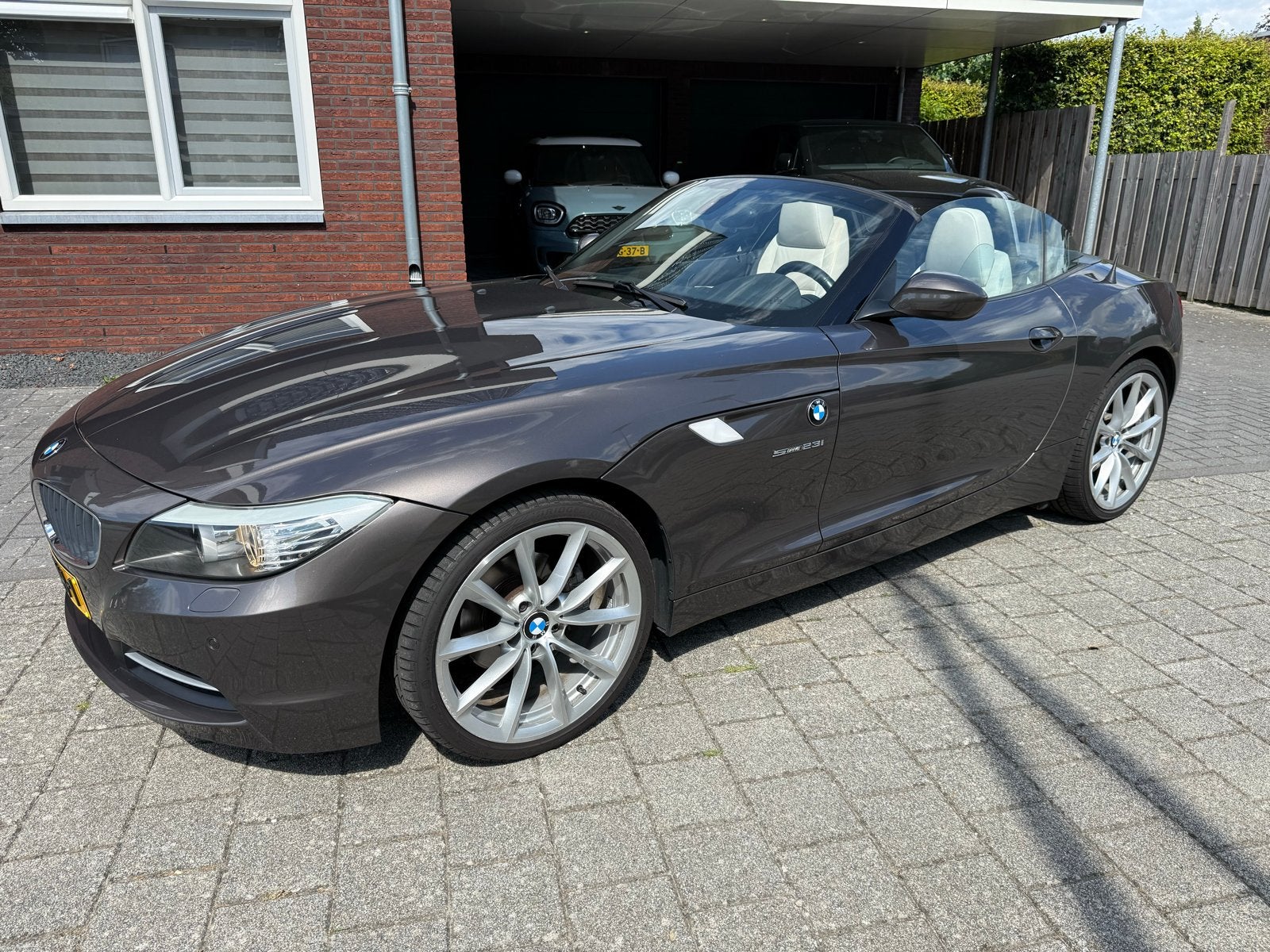 BMW Z4 Sdrive 2.3 204PK origineel NL, Automaat, Achterwielaandrijving, Beige, 2497 cc