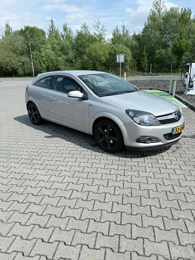 Opel Astra 1.6 16V GTC 85KW Easytronic 2008 Grijs, Auto's, Opel, 625 kg, 4 cilinders, 49 €/maand, Origineel Nederlands