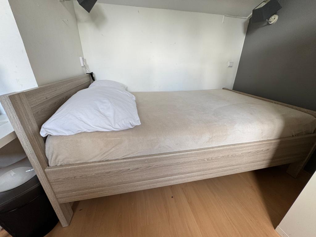 Electrisch Bed met schuifdeurkast en nachtkastje, Ophalen, Bruin, Twijfelaar, 120 cm