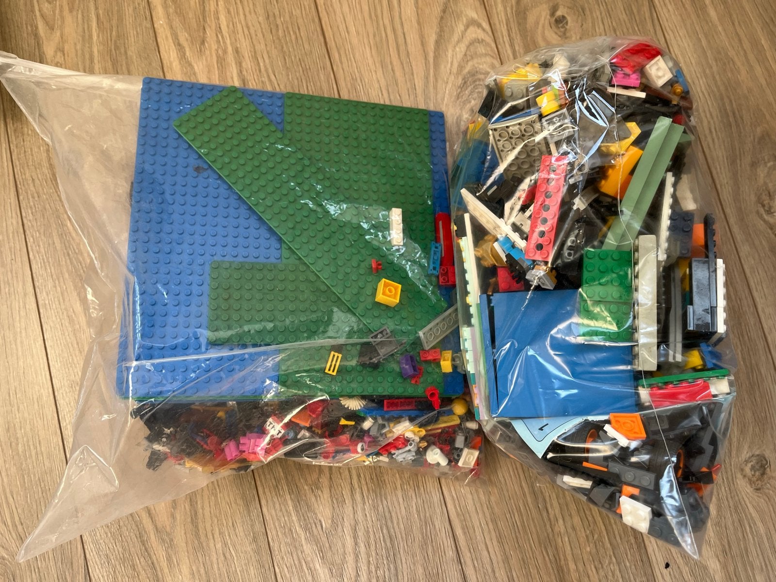 Twee grote zakken Lego met grondplaten en instructies, Gebruikt, Lego, Ophalen of Verzenden, Losse stenen