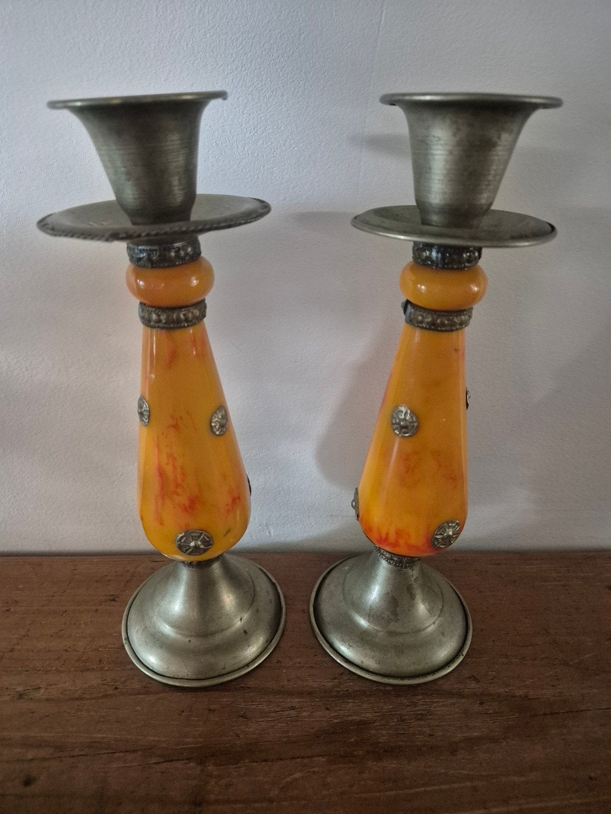 Set van 2 vintage kandelaars met oranje accenten, Antiek en Kunst, Ophalen of Verzenden