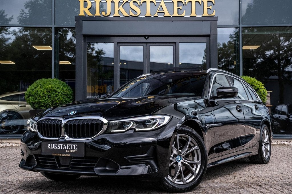 BMW 3-serie Touring 320e xDrive|PANO|SFEER|CAMERA|ACC|17'', Auto's, BMW, 1998 cc, Gebruikt, 4 cilinders, Zwart