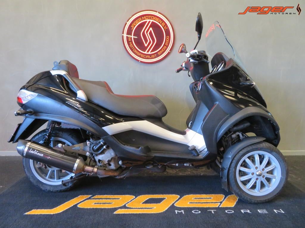 Piaggio MP3 400 LT MET VOETREM! (bj 2009), Motoren, Motoren | Piaggio, Scooter, Bedrijf, 399 cc, 12 t/m 35 kW