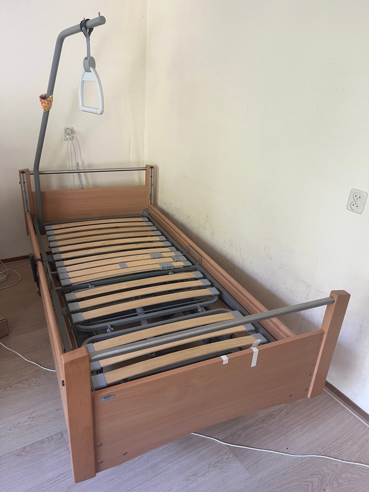 Verstelbaar zorgbed/seniorenbed- Maltsch, Ophalen, Verstelbaar, 90 cm, Eenpersoons