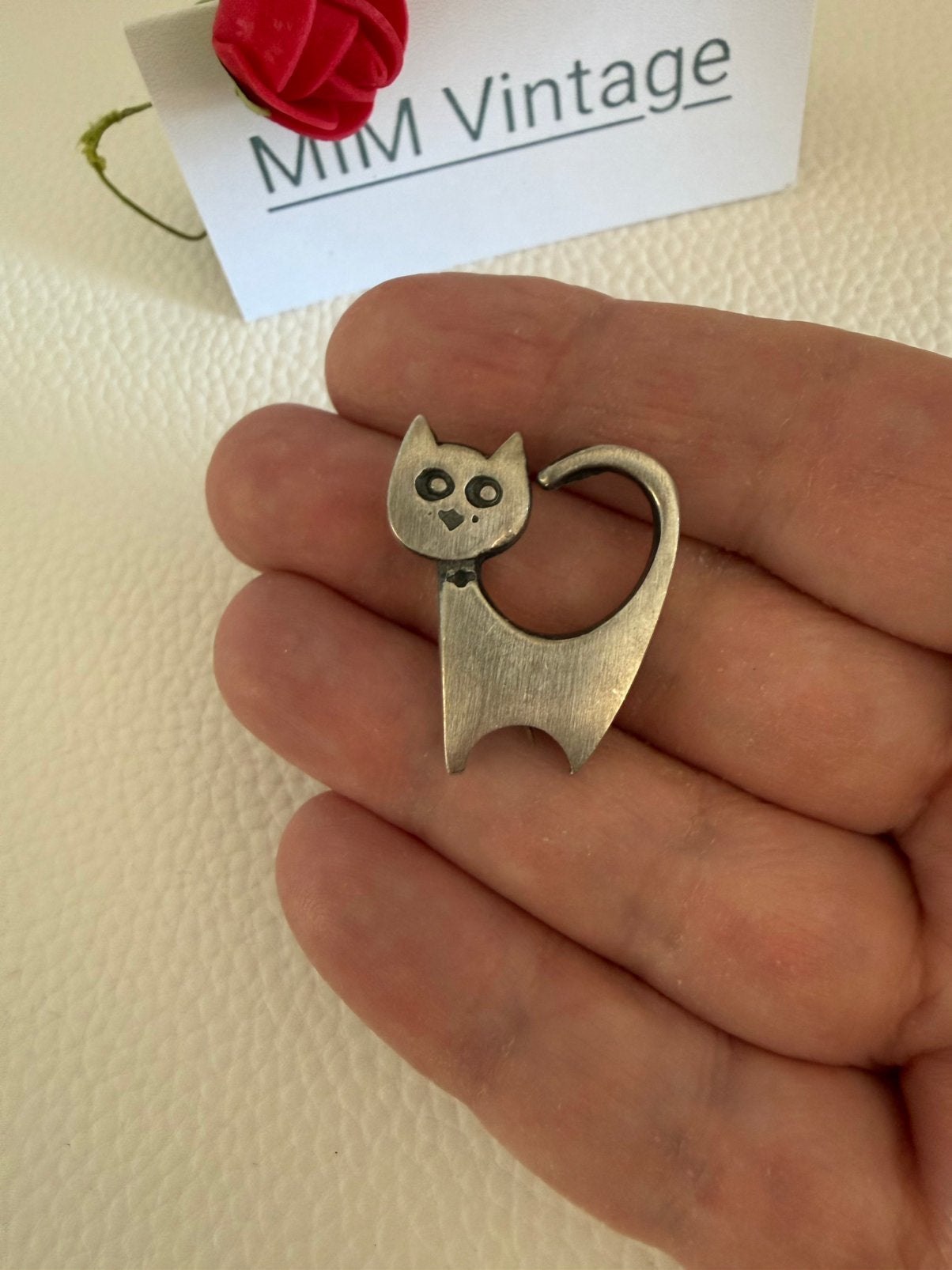 H134/Vintage Tinnen Kat/Poes broche ZWEDEN, Overige materialen, Gebruikt, Verzenden, Minder dan 4 cm
