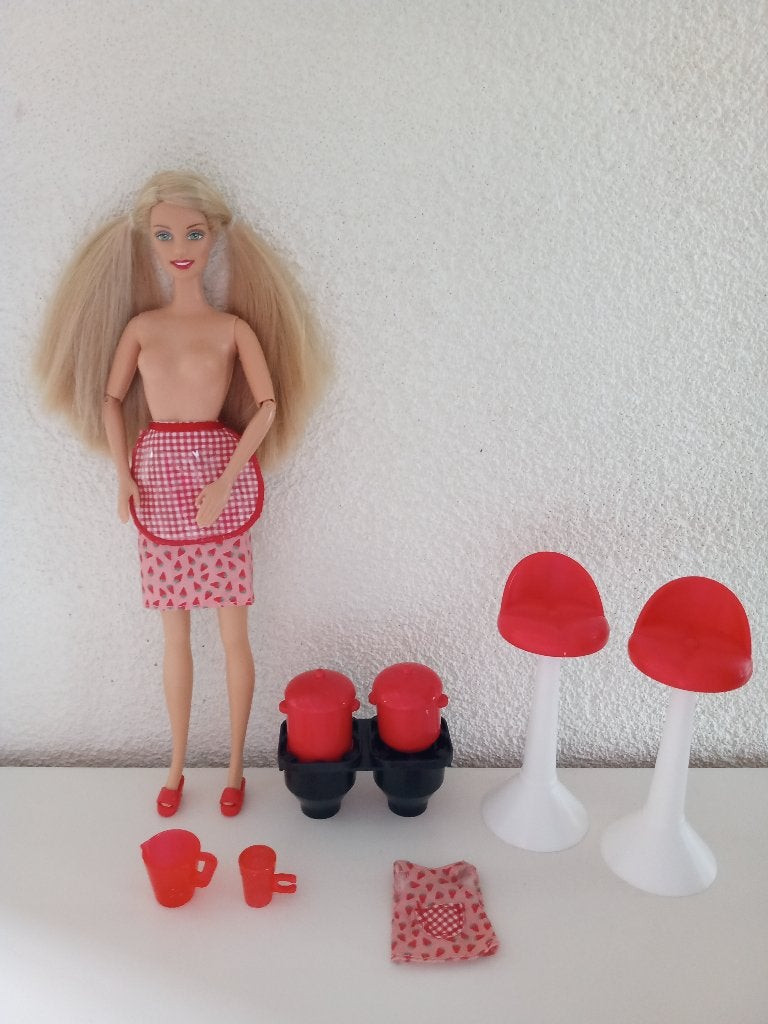 Barbie met enkele items van de Barbie & Kelly Fun Treats Set, Verzamelen, Poppen, Ophalen of Verzenden, Gebruikt, Pop