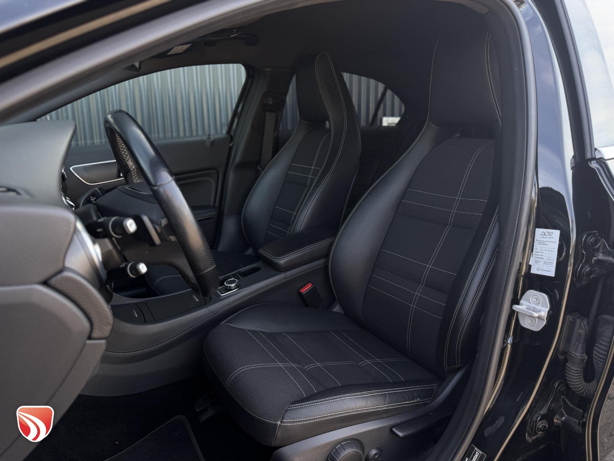 Mercedes-Benz A-klasse 180 Ambition 123pk Camera | Navi | Tr, Gebruikt, 4 cilinders, Zwart, Onderhoudsboekje
