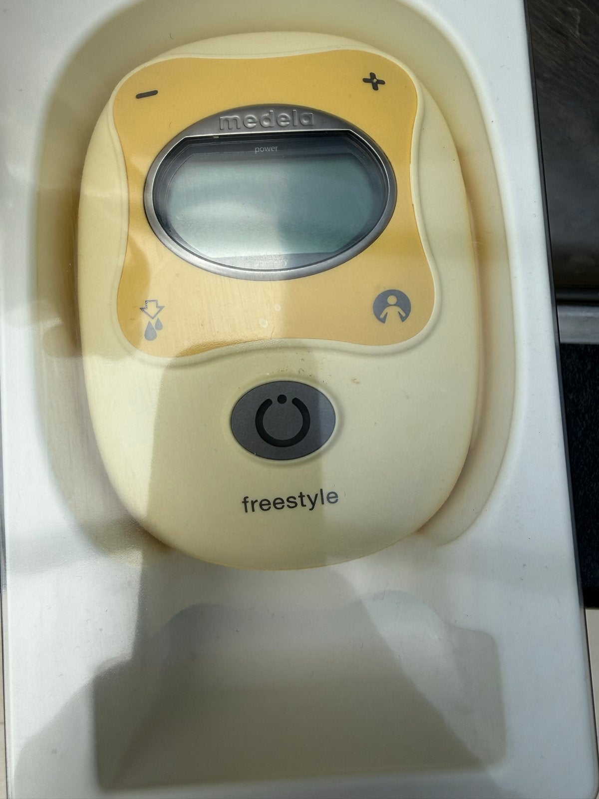 Medela Freestyle borstkolf met veel accessoires en tas, Ophalen, Zo goed als nieuw, Borstkolf