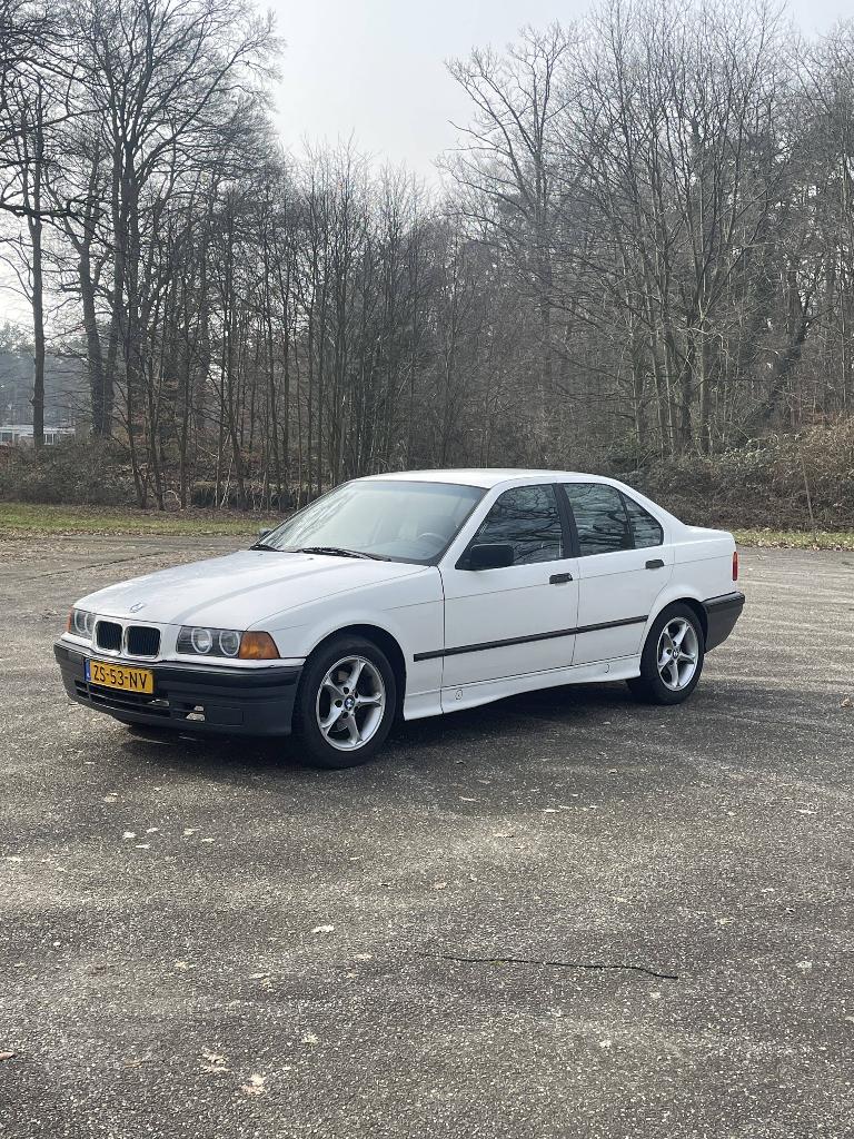 BMW 3-Serie 1.6 I 316i 1991 Wit, Auto's, BMW, 1596 cc, 4 cilinders, Wit, Origineel Nederlands