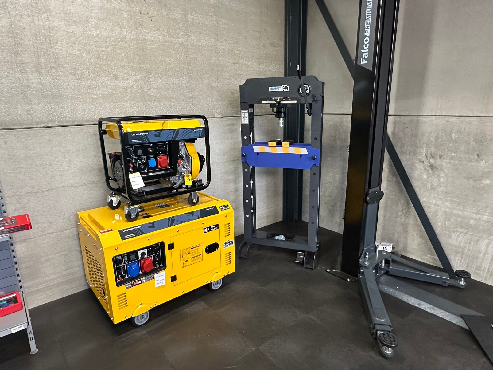 Bandenmachines, Hefbruggen & Werkplaatsinrichting Showroom, Ophalen, Nieuw