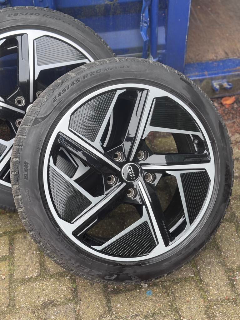 AUDI E TRON GT RS WIELEN ORIGINEEL |WINTER| PIRELLI| 20 INCH, Ophalen, Overige, Overige, Banden en Velgen