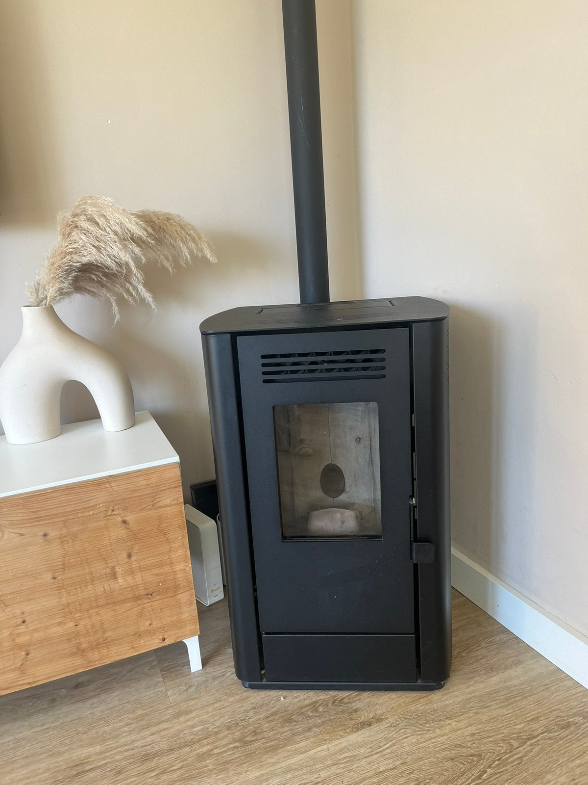 Pelletkachel AMG Julia Next Black–7.4 kW–Zuinig & Stijlvol, Ophalen, Overige brandstoffen, Zo goed als nieuw, Pelletkachel