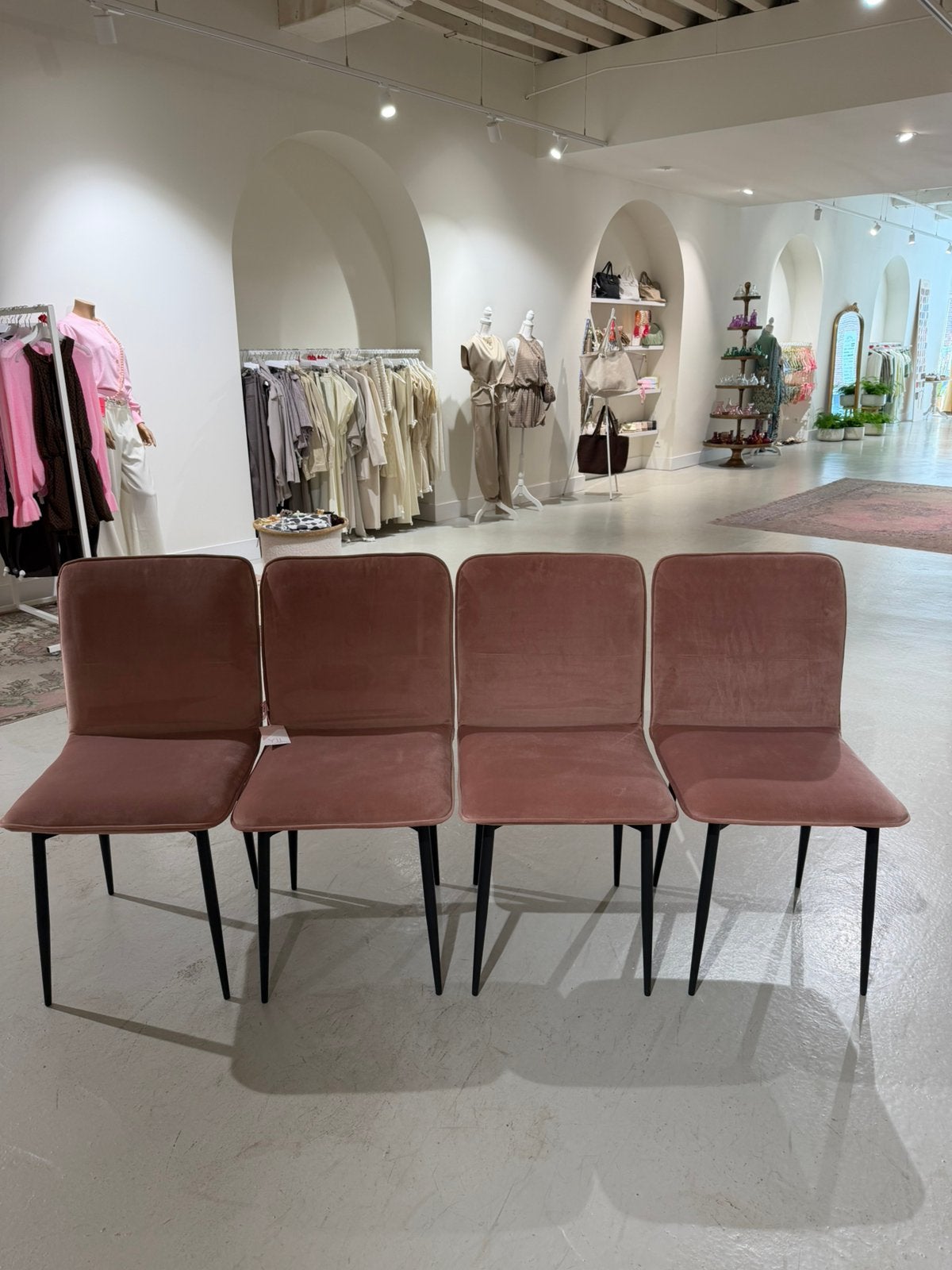 Roze eetkamer stoelen 4 stuks, Huis en Inrichting, Stoelen, Ophalen, Overige materialen, Overige kleuren, Nieuw