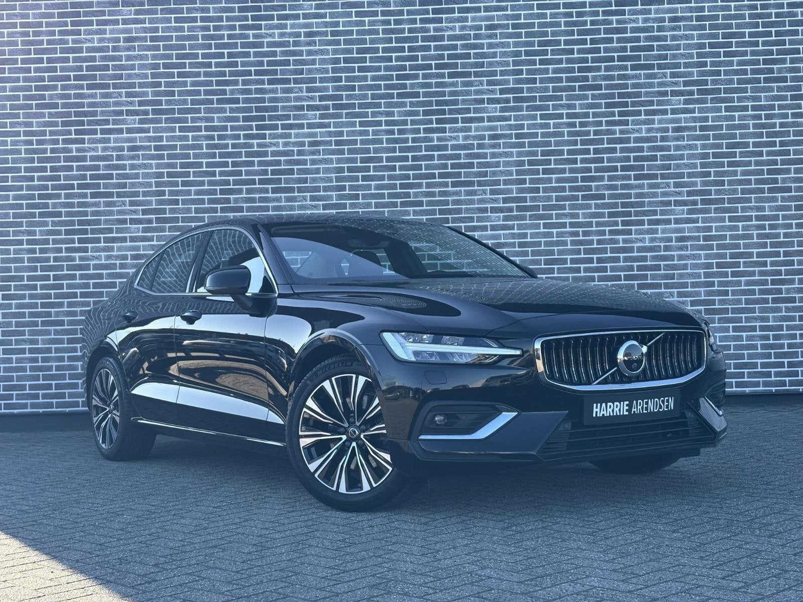 Volvo S60 2.0 B4 Plus Bright | Trekhaak | Panoramadak | Harm, Euro 6, 4 cilinders, S60, Zwart