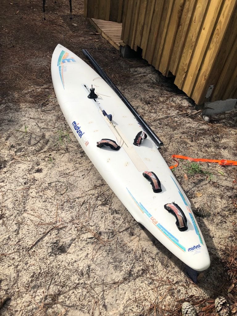 Surfplank Mistral Equipe incl zeilen etc, Watersport en Boten, Windsurfen, Ophalen, Met mast, Mistral, Gebruikt
