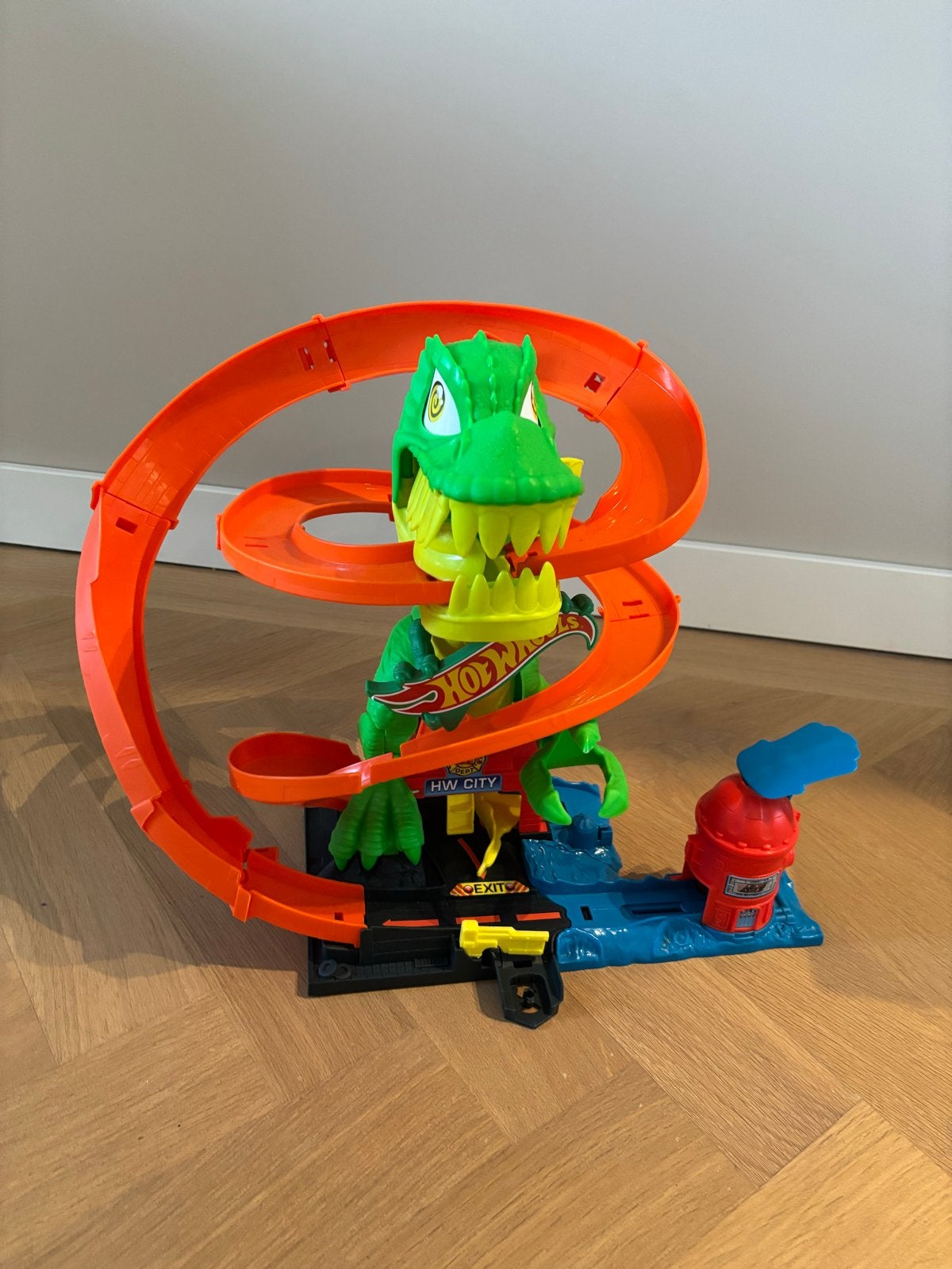 Hot Wheels City T-Rex Vuurgevecht Dino Garage, Ophalen of Verzenden, Gebruikt