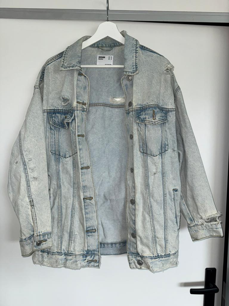 Denim jacket met scheuren, Ophalen of Verzenden, Zo goed als nieuw, Maat 34 (XS) of kleiner, Blauw