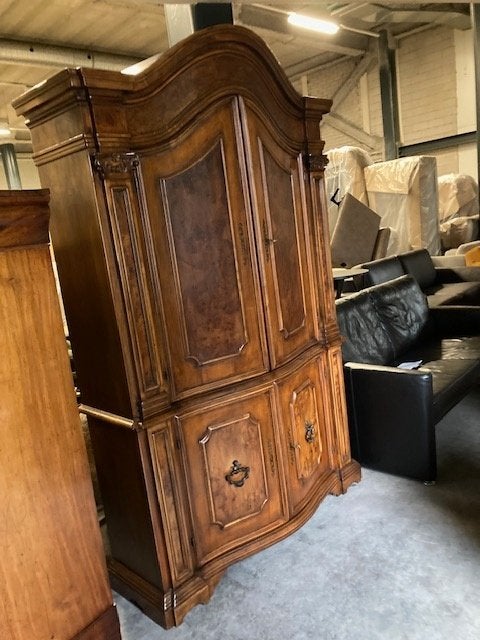 Foto 3 van servieskast buffetkast brocante notenhout 2 delen ALS NIEUW