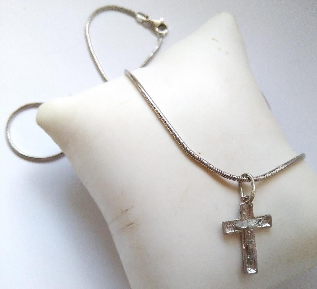 zilveren KETTING 42 cm, met KRUISJE  met corpus, Sieraden, Tassen en Uiterlijk, Kettingen, Met hanger, Gebruikt, Ophalen of Verzenden