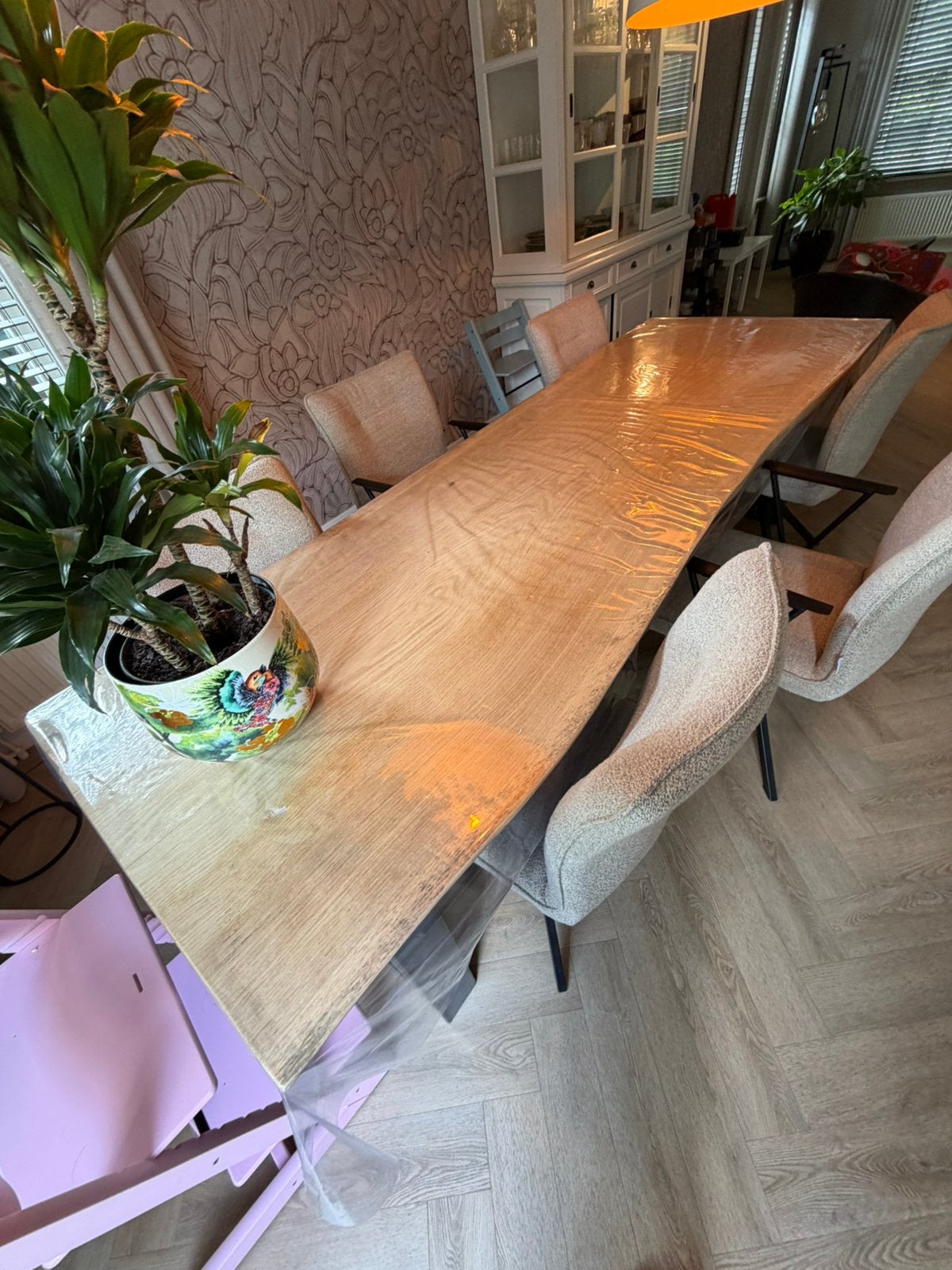 Boomstam tafel eikenhout, Ophalen, Zo goed als nieuw, 6 tot 8 stoelen
