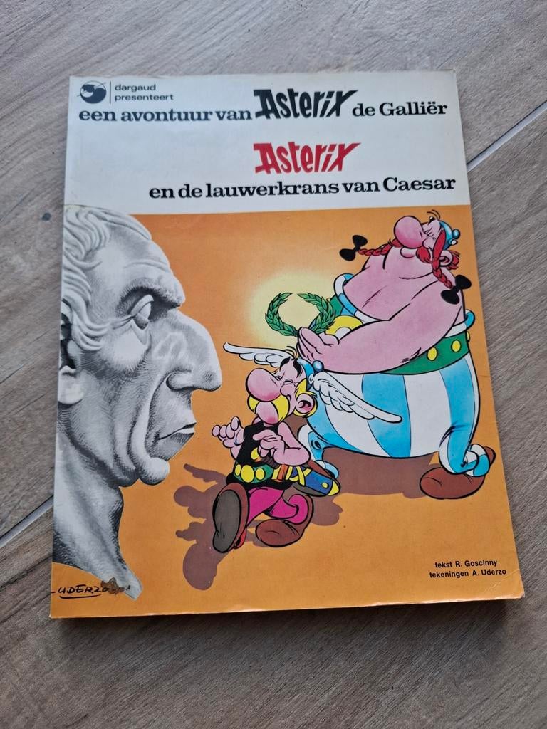 Asterix en de lauwerkrans van Caesar - Dargaud, Eén stripboek, Ophalen of Verzenden, Gelezen
