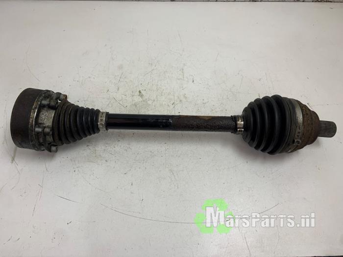 Aandrijfas links-voor van een Volkswagen Golf