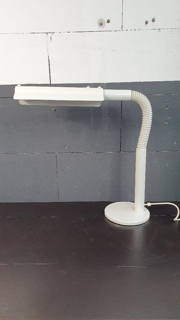 Hala Zeist, witte tafellamp, buigbare arm. Bureaulamp. S36
