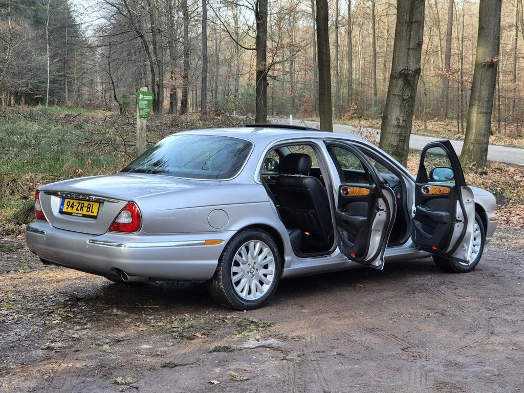 Jaguar XJ 3.0 nwe A.P.K sept 2027 zeer mooi, Auto's, Achterwielaandrijving, Zwart, 1514 kg, 2967 cc