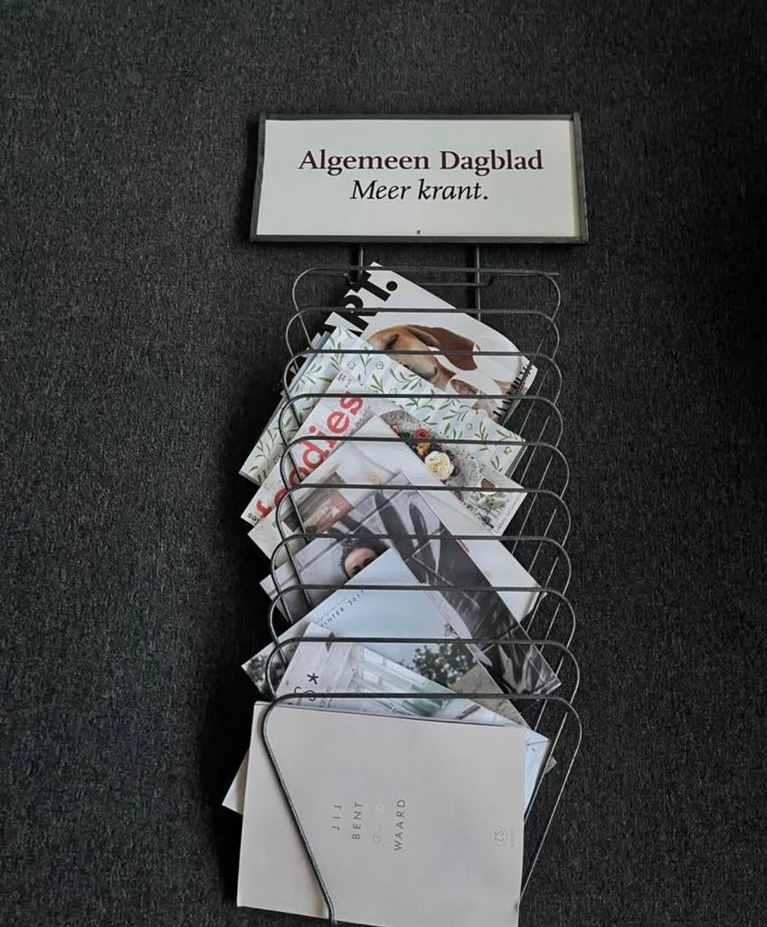 Kranten/tijdschriftenrek Algemeen Dagblad, Ophalen, Zo goed als nieuw