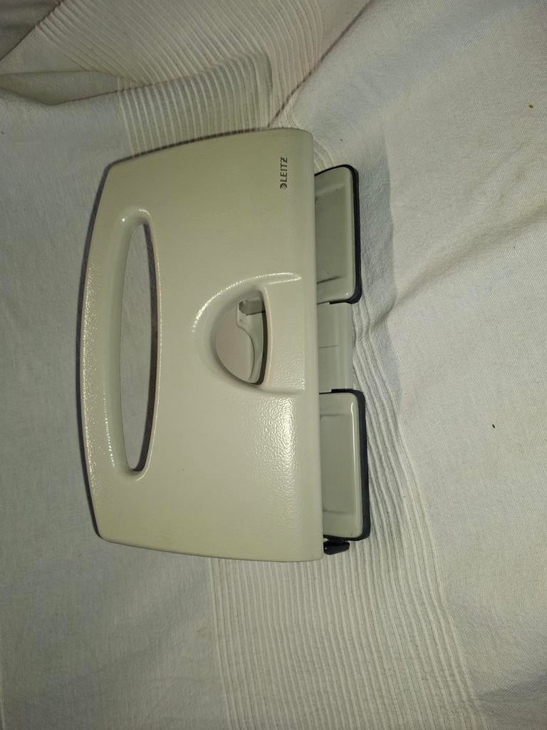 Leitz perforator - 4 gaatjes, Ophalen of Verzenden