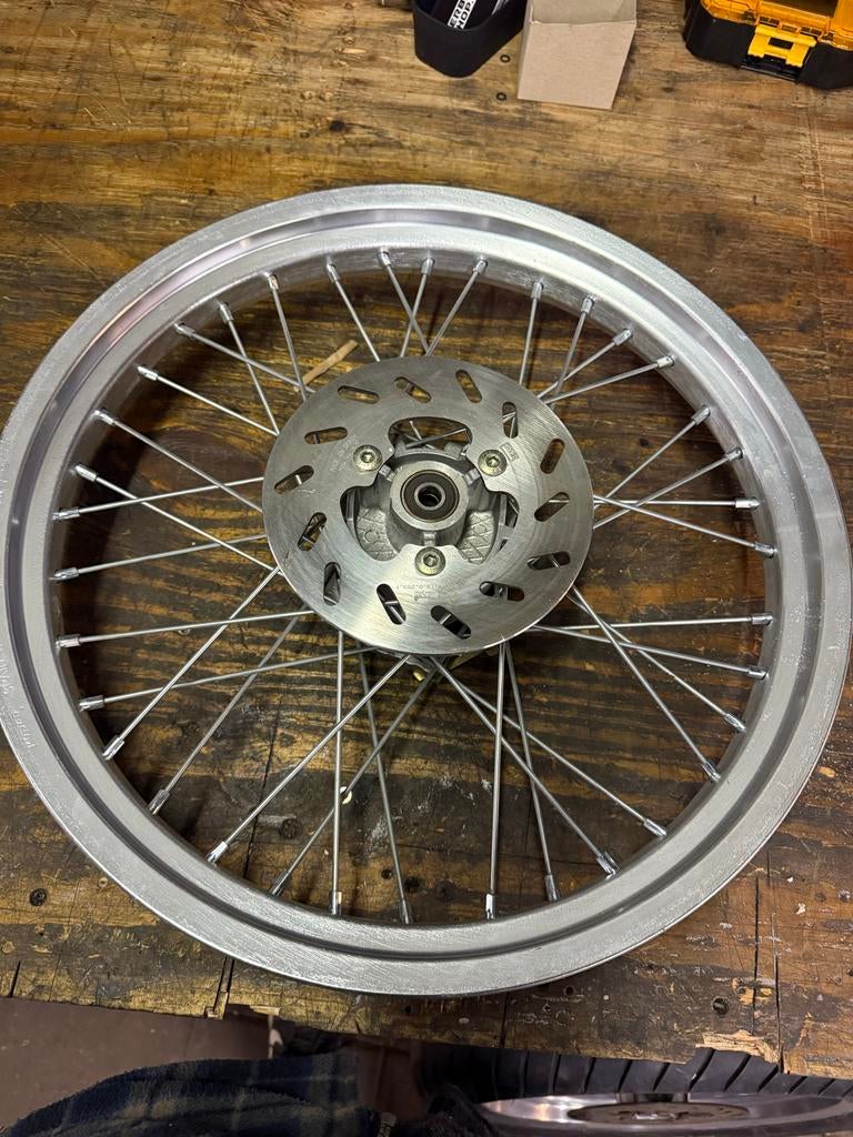 2x Derbi achtervelg nieuw origineel 12mm as zeldzaam, Derbi, Derbi, Overige typen, Derbi